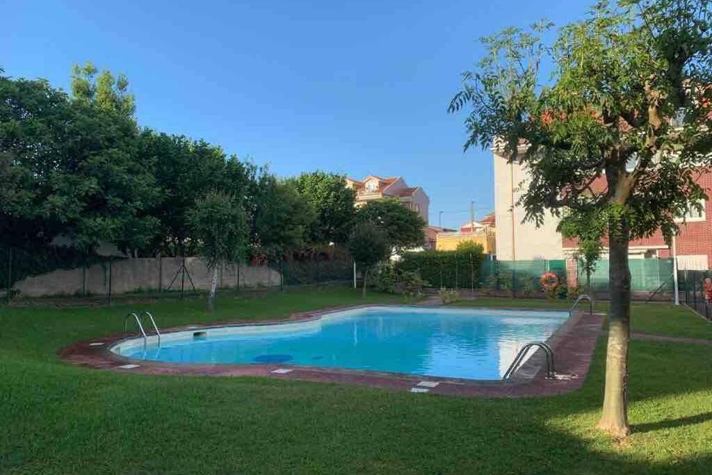 Garaje Y Piscina Comunitaria! Apartment Суансес Екстериор снимка