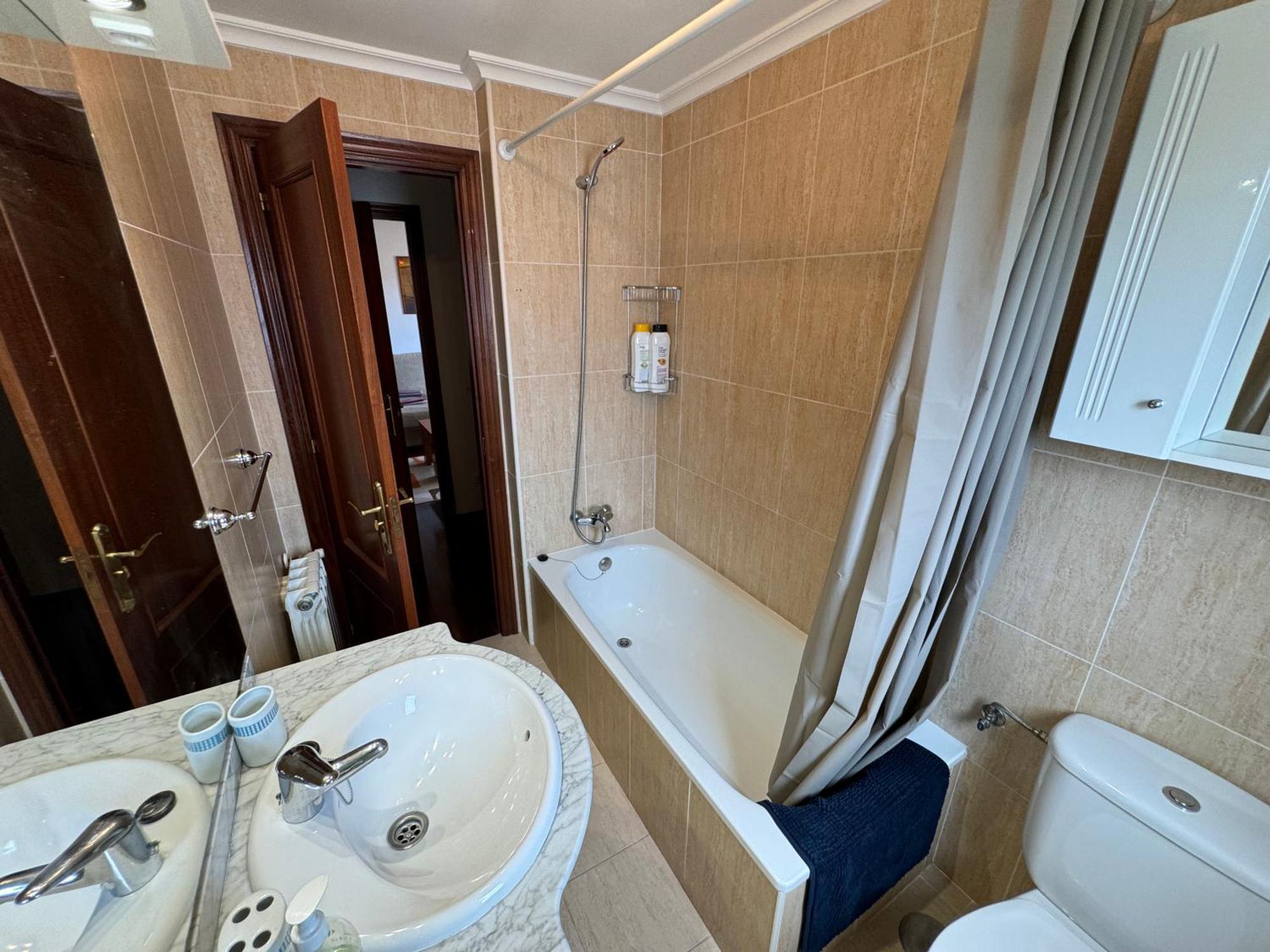 Garaje Y Piscina Comunitaria! Apartment Суансес Екстериор снимка